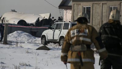 Trauer in Kasachstan nach Flugzeugabsturz mit zwölf Toten