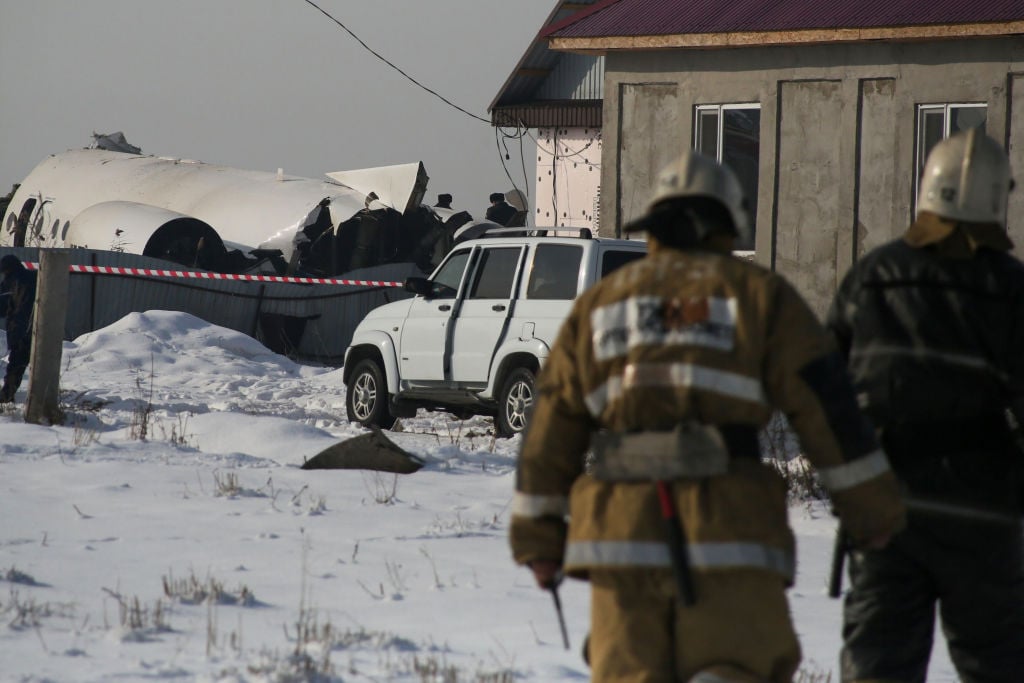 Trauer In Kasachstan Nach Flugzeugabsturz Mit Zwölf Toten