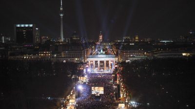 Party vor Brandenburger Tor voll – Alle Zugänge geschlossen