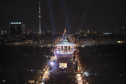 Party vor Brandenburger Tor voll – Alle Zugänge geschlossen