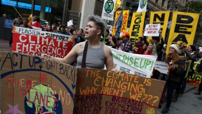 Großer Klimamarsch in Madrid: Thunberg musste aus Sicherheitsgründen weggebracht werden