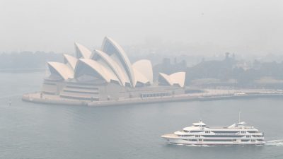 Buschbrände in Australien: Rund 60 km lange Feuerfront – Sydney in dichtem Rauch