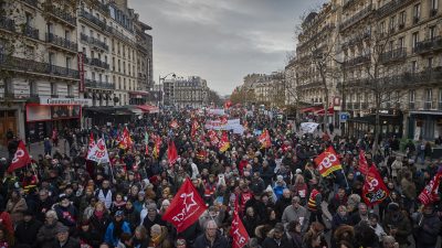 Spannung in Frankreich – Premier legt heute Rentenpläne vor – Proteste gehen weiter