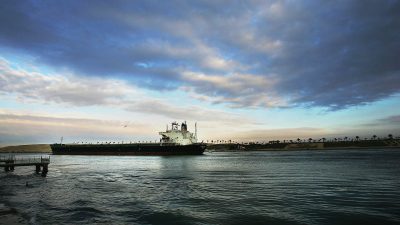 Hafen in Kamerun: Acht Seeleute von griechischem Öltanker entführt