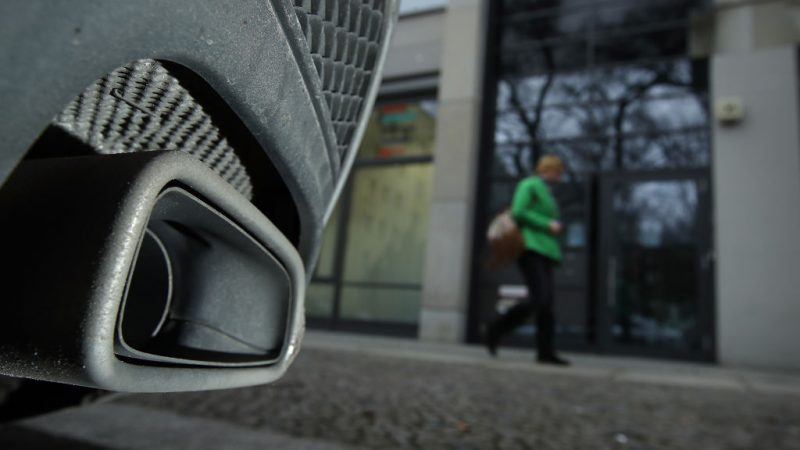 Abgasskandal: EU-Kommission verstärkt Druck auf deutsche Autobauer