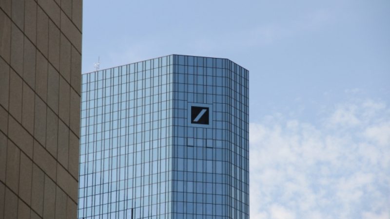 Investoren fordern Bonus-Kürzungen bei der Deutschen Bank