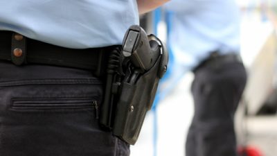 Polizist erschießt mit Messer bewaffneten Mann