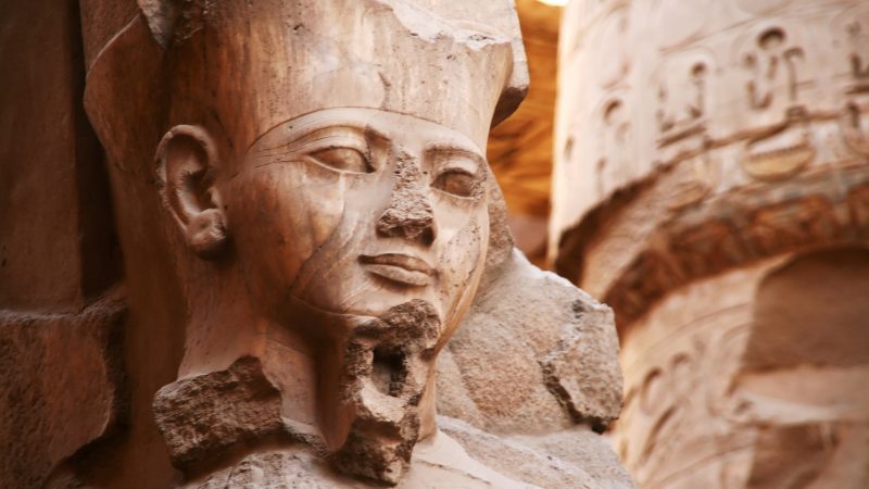 Archäologen finden „seltene“ rosa Statue von legendärem Pharao Ramses II.