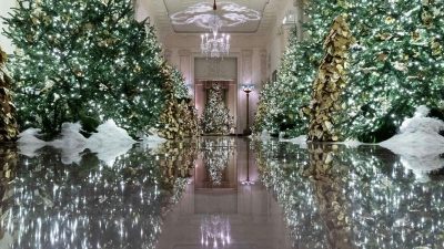 Melania Trump präsentiert Weihnachtsdeko im Weißen Haus