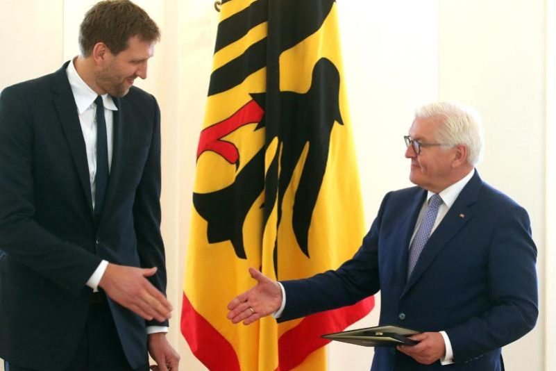 Dirk Nowitzki mit Bundesverdienstkreuz ausgezeichnet