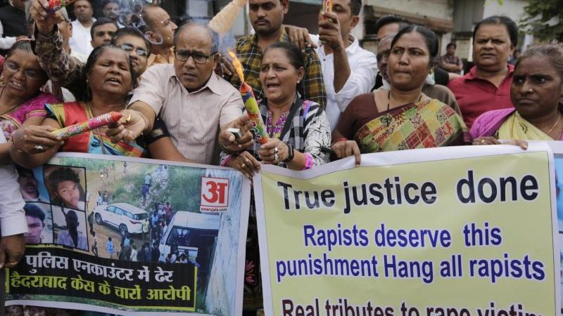 Von Peinigern angezündet: Opfer von Gruppenvergewaltigung in Indien ist tot