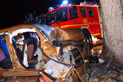 Schwerer Unfall: 19-Jähriger tot, vier Teenager verletzt