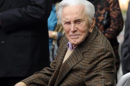 Kirk Douglas: „Ich dachte nie, dass ich über 100 werde, aber ich verkrafte es schon.“
