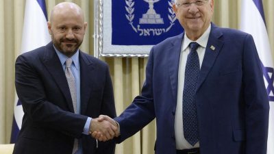Libanese ersteigert Hitler-Besitz und übergibt ihn Israel