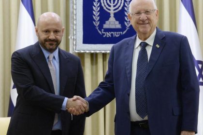 Libanese ersteigert Hitler-Besitz und übergibt ihn Israel