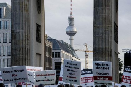 Berlin: Wirtschaftsverbände demonstrieren gegen Mietendeckel