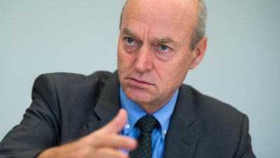 Ex-BND-Chef warnt Karlsruhe: Sicherheit nicht gefährden