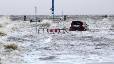 Sturmtief „Victoria“ beeinträchtigt Bahnverkehr und sorgt für Verkehrsunfälle – Sturmflut an Nordseeküste und Elbe