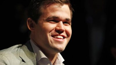 Norweger Carlsen verteidigt WM-Titel im Blitzschach