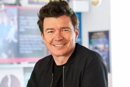 Rick Astley feiert dänische Weihnachten