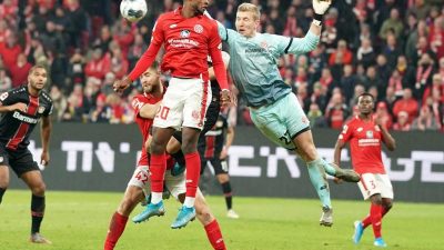 Sieg in Unterzahl: Leverkusen beendet Negativserie
