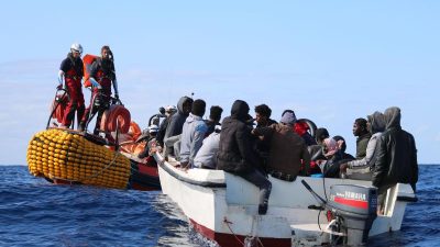 „Ocean Viking“ nimmt vor Libyen 117 Flüchtlinge an Bord