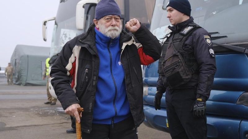 „Lang ersehnte humanitäre Geste“: Merkel und Macron begrüßen Gefangenenaustausch in Ostukraine