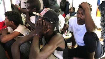 NGO-Schiffe mit rund 500 Migranten nehmen Kurs auf Italien