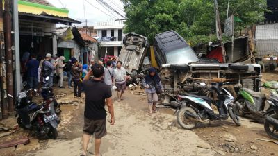 Schwere Überschwemmungen in Indonesien: „Wir konnten nichts in Sicherheit bringen“