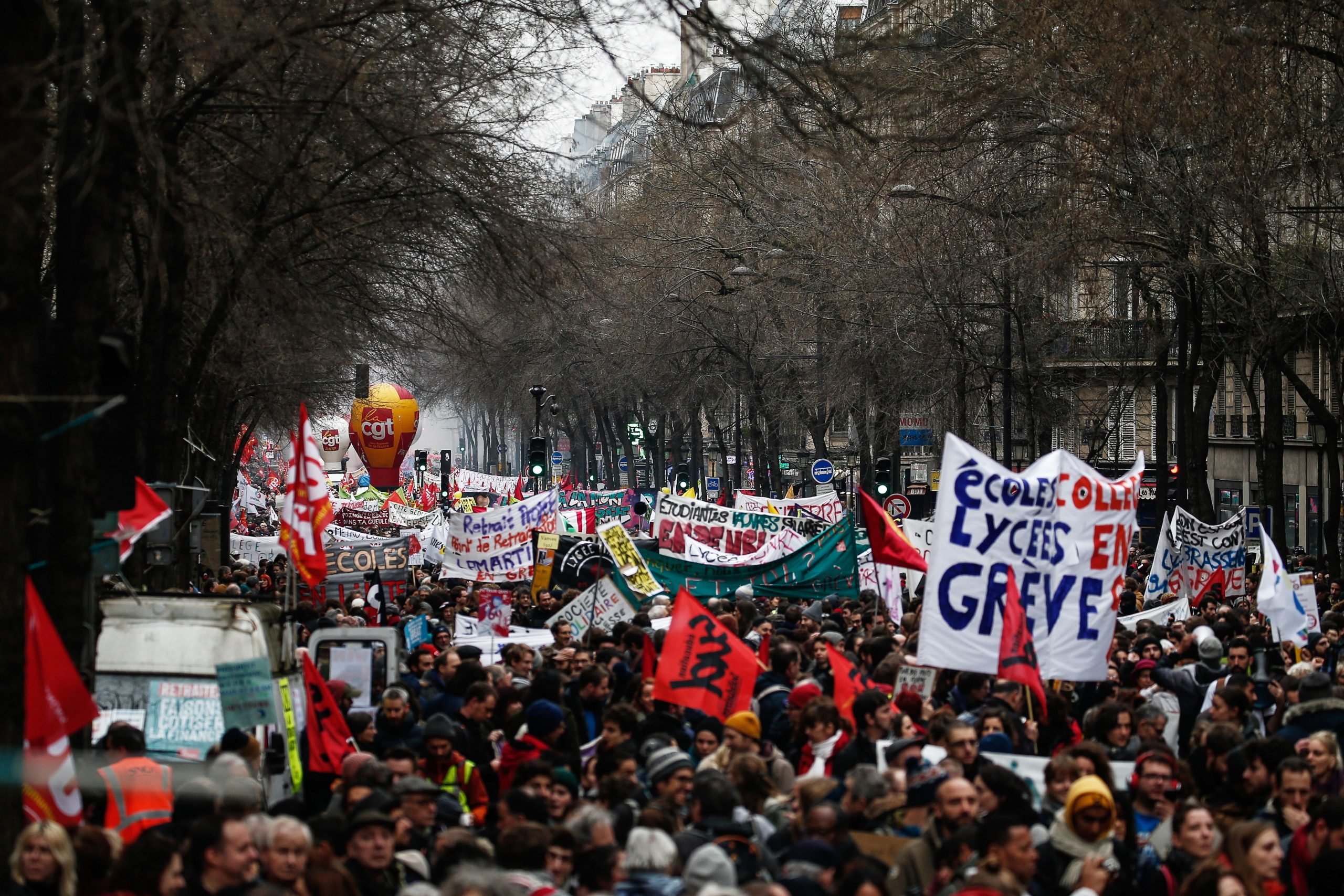 Hunderttausende Protestieren Gegen Rentenreform In Frankreich