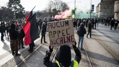 Rentenstreit in Frankreich: Regierung lenkt ein – Streikende sprechen von „Täuschungsmanöver“