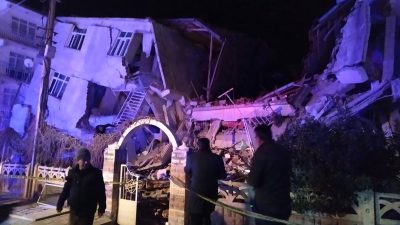 Mindestens 22 Tote und über 1000 Verletzte bei Erdbeben im Osten der Türkei