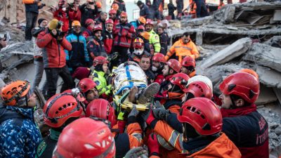 Erdbeben im Osten der Türkei: Zahl der Toten auf 29 gestiegen