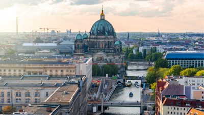 Berlin: Rot-Rot-Grün beschließt Mietendeckel – CDU und FDP kündigen Verfassungsklage an