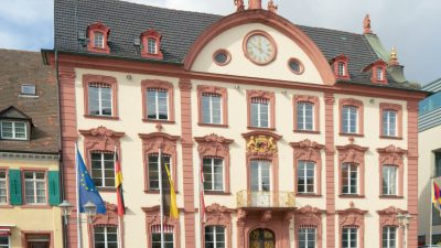 Offenburg: Kein „lustiges Zigeunerleben“ mehr im Glockenspiel am Rathaus