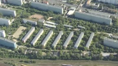 Berlin-Friedrichsfelde: Pärchen von Männern überfallen – Frau erlitt Faustschläge ins Gesicht