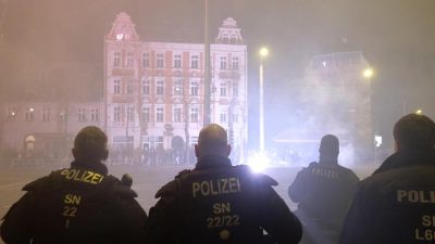 Nach Linken-Attacke: Esken stellt Polizeitaktik in Leipzig infrage