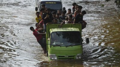 Indonesien: Ganze Landstriche versinken in Fluten – Dutzende Tote