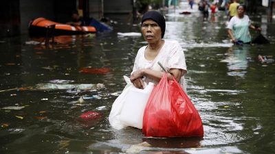 Bereits 53 Tote nach Überschwemmungen in Indonesien