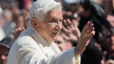 Benedikt XVI. nach Regensburg-Reise schwer erkrankt