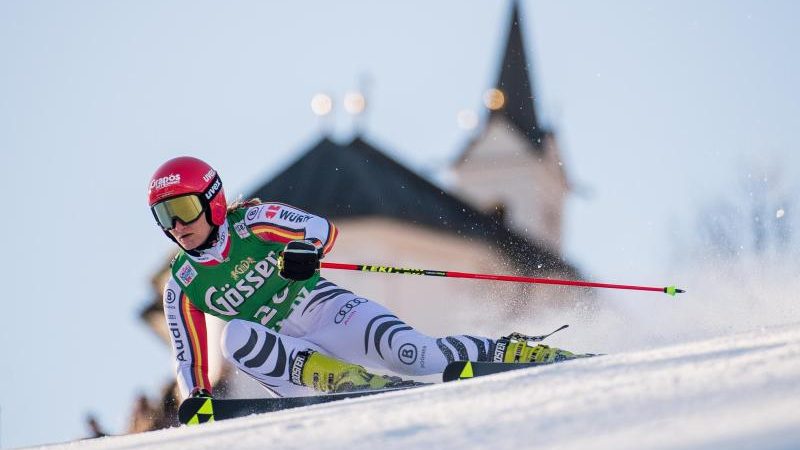 Kreuzbandriss: Skirennfahrerin Schmotz fällt lange aus