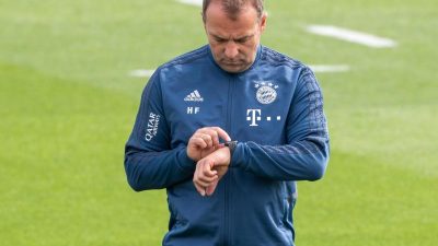 Bayern-Coach Flick verteidigt seinen Transfervorstoß