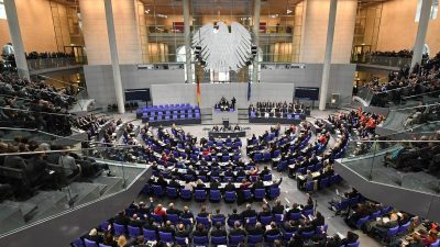 Bundestag: Spahn stellt sich den Fragen der Abgeordneten