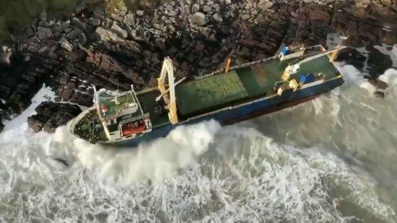 Sturm „Dennis“ spült Bermuda-Geisterschiff „MV Alta“ an irische Küste