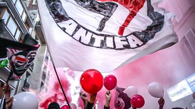 Alle Parteien im Bundestag gegen AfD-Antrag: Ein Verbot der Antifa in Deutschland in Erwägung ziehen
