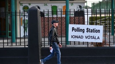 Kopf-an-Kopf-Rennen bei Wahl in Irland – Schwierige Regierungsbildung erwartet