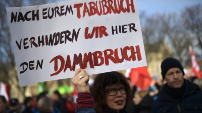 „Kein Pakt mit Faschisten“: Demonstration in Erfurt gegen Bündnisse mit der AfD