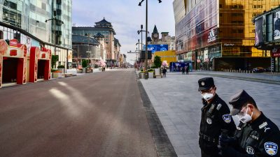 Polizei zwingt Unternehmen in China die Arbeit wieder aufzunehmen – einige wehren sich