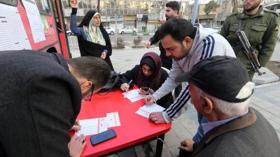 Niedrige Wahlbeteiligung im Iran: Konservative nach Parlamentswahl laut Teilergebnissen deutlich vorn