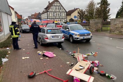 UPDATE:  Auto fährt in Karnevalsumzug – Bouffier warnt vor Spekulationen – Polizei bittet um Hinweise